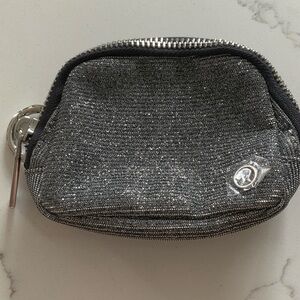 Lululemon Everywhere Belt Bag Nano
Glitter